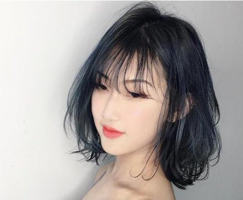 今年流行的中年短烫发（备受30岁女生好评的短烫发）(2)