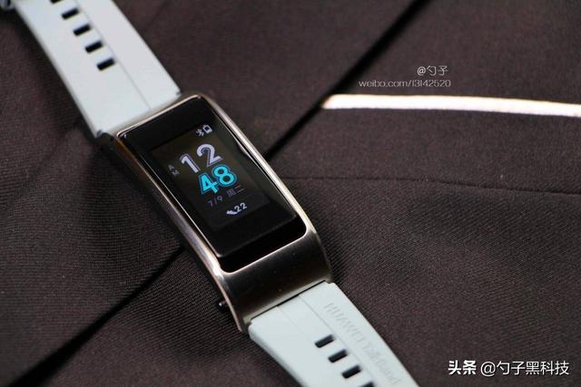 华为的智能手环b5（戴在手腕上的智能手机）(26)