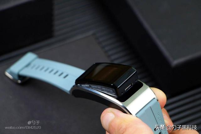 华为的智能手环b5（戴在手腕上的智能手机）(4)