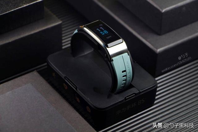 华为的智能手环b5（戴在手腕上的智能手机）(1)