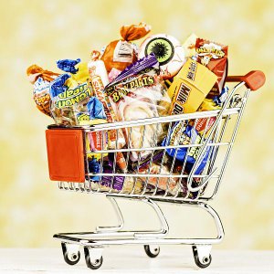 ​认缴 1 亿参与投资设立基金 良品铺子“组合拳”能否打出花？