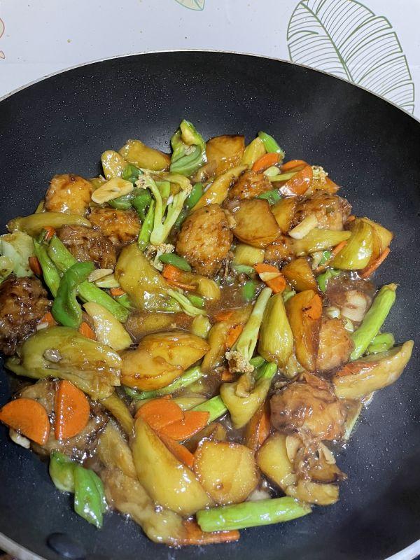 地三鲜怎样做又简单又好吃（简单几步做好一盘地三鲜）(1)