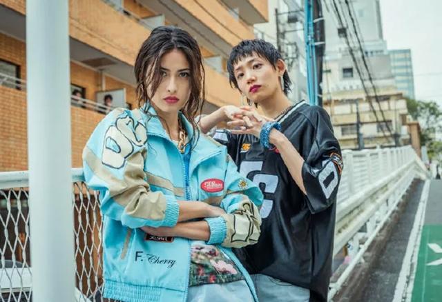 李宁新老logo（李宁换LOGO用回31年前的旧LOGO）(41)