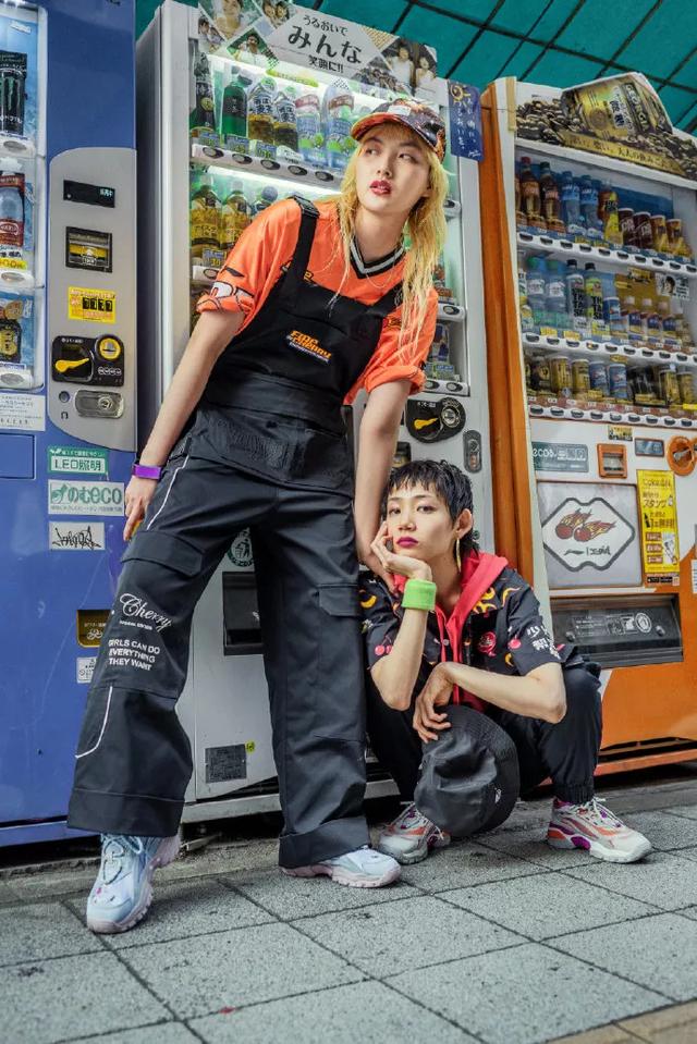 李宁新老logo（李宁换LOGO用回31年前的旧LOGO）(43)