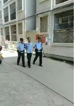 突发广西小学保安持刀砍伤（广西小学砍伤39人保安制服照曝光）(4)