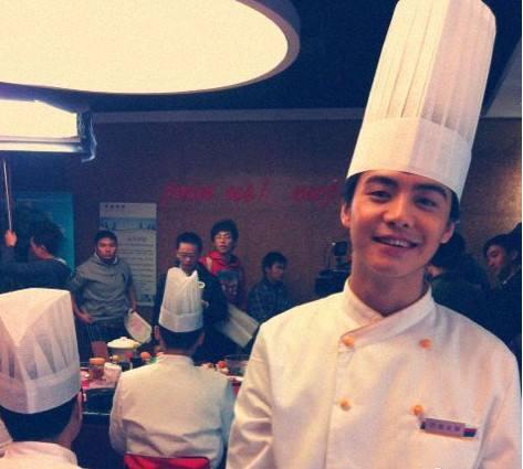 小伙被追债遇到失散多年的弟弟（亲弟弟被追债人抱走）(11)