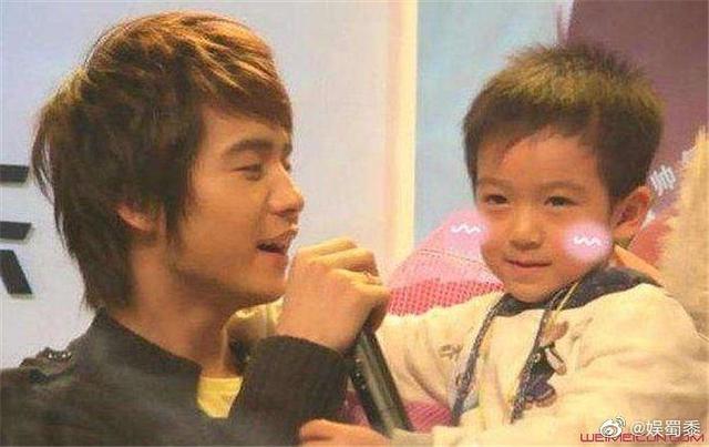 小伙被追债遇到失散多年的弟弟（亲弟弟被追债人抱走）(27)