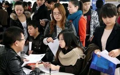 学历低的男生最吃香的工作（这3个行业男生很）(2)