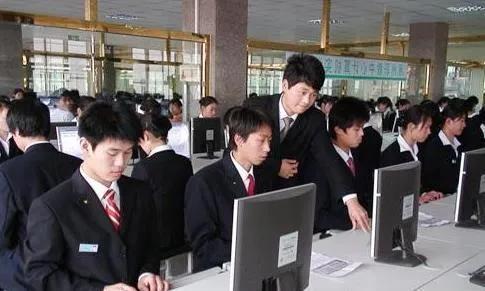 学历低的男生最吃香的工作（这3个行业男生很）(7)