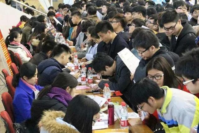 学历低的男生最吃香的工作（这3个行业男生很）(3)