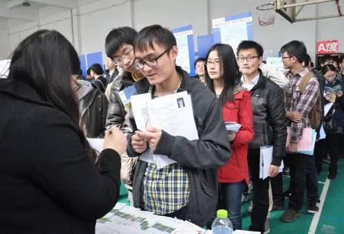 学历低的男生最吃香的工作（这3个行业男生很）(4)