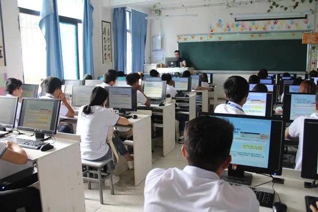 学历低的男生最吃香的工作（这3个行业男生很）(8)