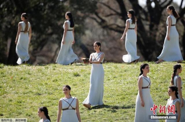 百年奥运圣火首次传递到世界之巅（东京奥运开启圣火传递）(2)