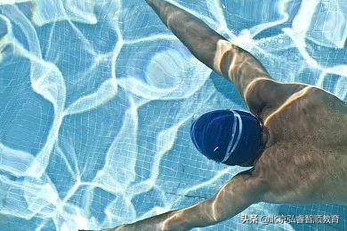 新手蛙泳的正确方法（学会这些技巧蛙泳快速入门）(2)