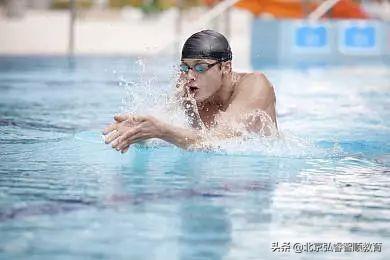 新手蛙泳的正确方法（学会这些技巧蛙泳快速入门）(13)