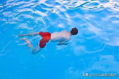 新手蛙泳的正确方法（学会这些技巧蛙泳快速入门）(7)