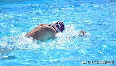 新手蛙泳的正确方法（学会这些技巧蛙泳快速入门）(9)
