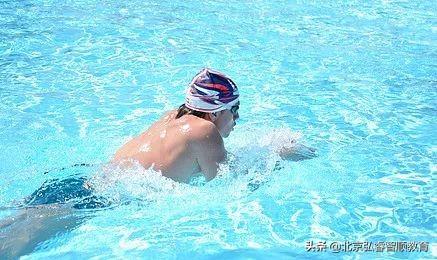 新手蛙泳的正确方法（学会这些技巧蛙泳快速入门）(8)
