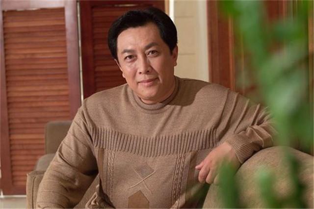 唐国强家里人什么国籍（唐国强妻子除夕夜自杀）(1)