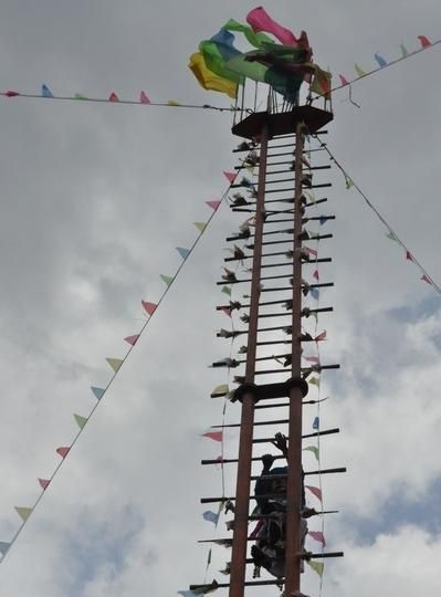 刀杆节上的“上刀山，下火海”是什么科学原理