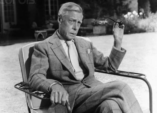 男生西装衬衫穿搭（配西装搭日常男生需要的基本款衬衫挑选穿搭全攻略）(17)