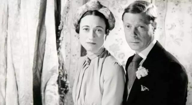 男生西装衬衫穿搭（配西装搭日常男生需要的基本款衬衫挑选穿搭全攻略）(16)