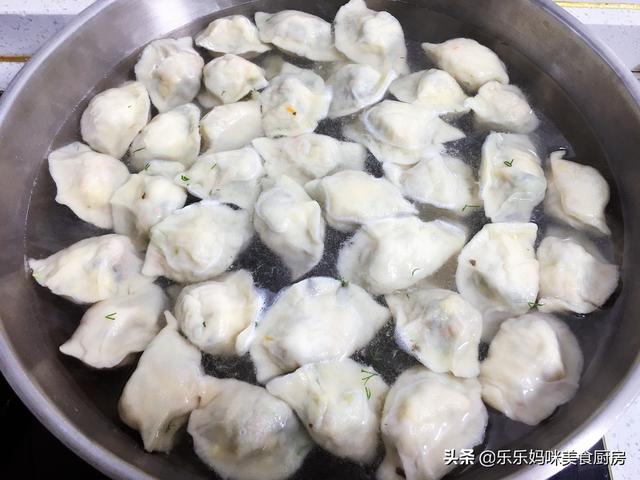 水饺馅的做法大全素馅饺子（家常素馅饺子的好吃做法）(36)