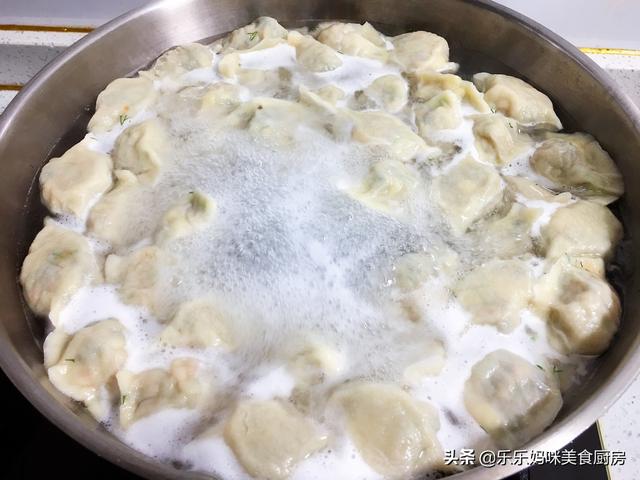 水饺馅的做法大全素馅饺子（家常素馅饺子的好吃做法）(37)