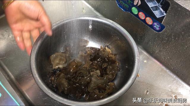 水饺馅的做法大全素馅饺子（家常素馅饺子的好吃做法）(15)