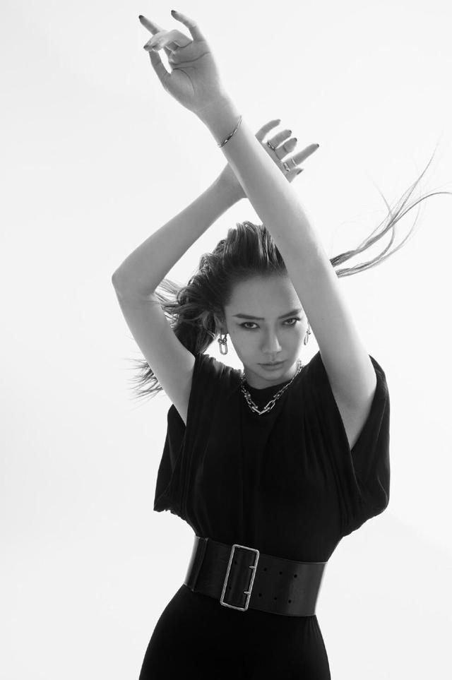 戚薇李承铉粉红丝带写真（戚薇结婚后更大胆）(5)