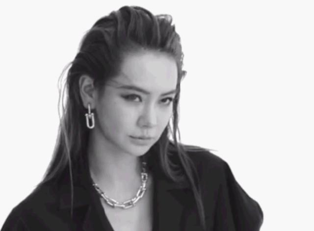 戚薇李承铉粉红丝带写真（戚薇结婚后更大胆）(2)