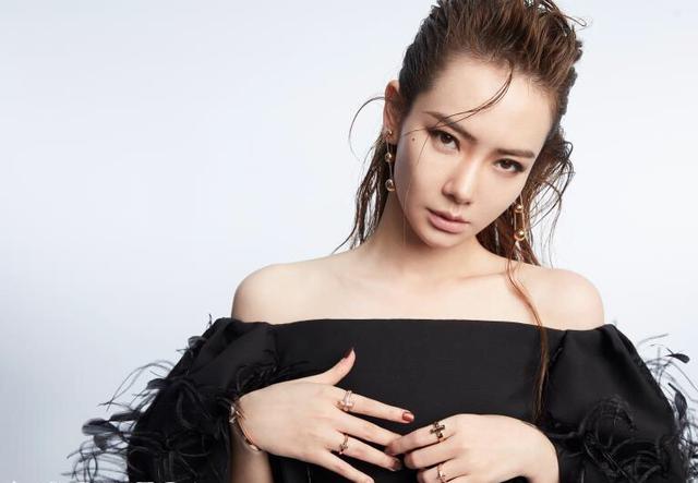 戚薇李承铉粉红丝带写真（戚薇结婚后更大胆）(4)