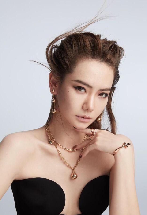 戚薇李承铉粉红丝带写真（戚薇结婚后更大胆）(3)