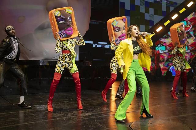 蔡依林演唱会现场服装秒变（百变女神蔡依林演唱会现场多图）(3)