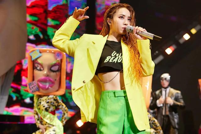 蔡依林演唱会现场服装秒变（百变女神蔡依林演唱会现场多图）(1)