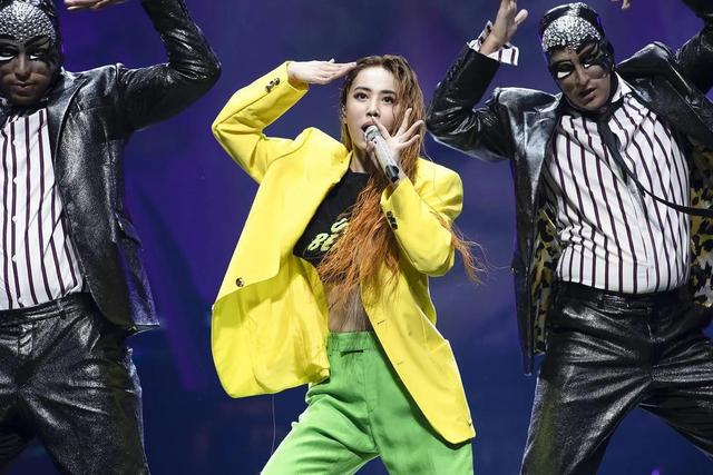 蔡依林演唱会现场服装秒变（百变女神蔡依林演唱会现场多图）(2)