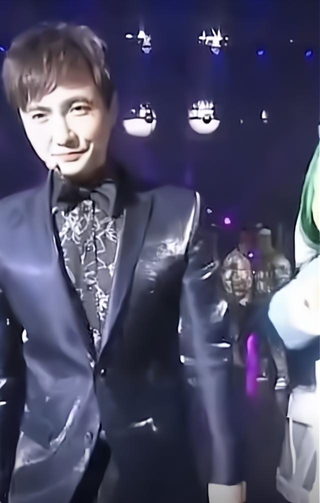 沈腾年轻的时候颜值有多高（沈腾5年前帅照走红）(1)