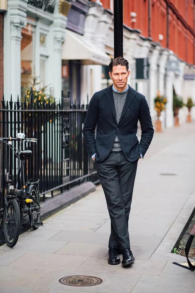 西裤穿修身还是正式（都了解西裤的不同取向）(11)