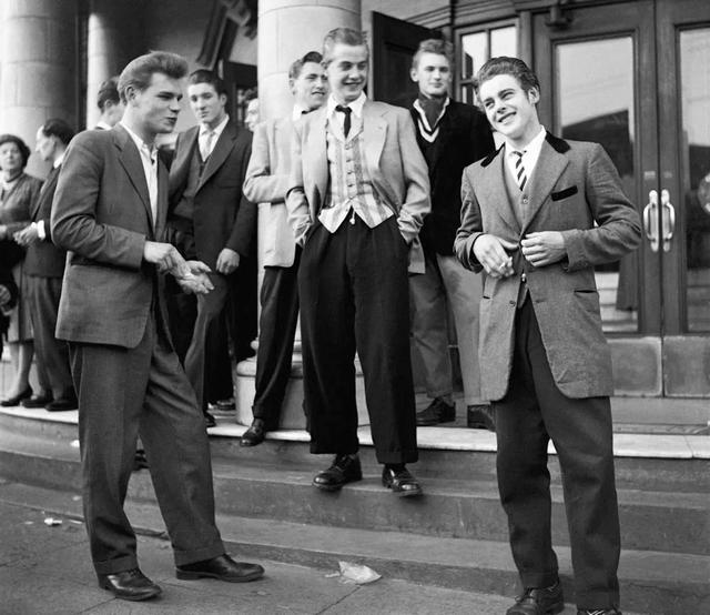 西裤穿修身还是正式（都了解西裤的不同取向）(18)