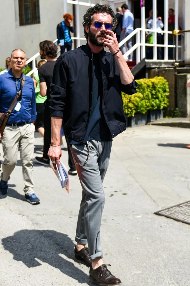 西裤穿修身还是正式（都了解西裤的不同取向）(43)