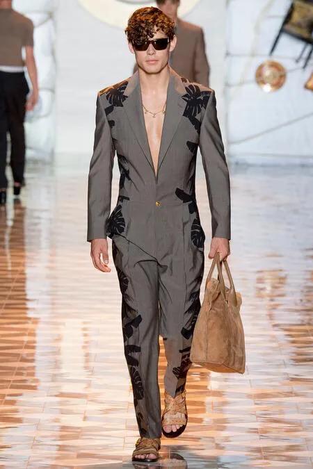 奢侈服装品牌标志(世界十大名牌服装)(4)