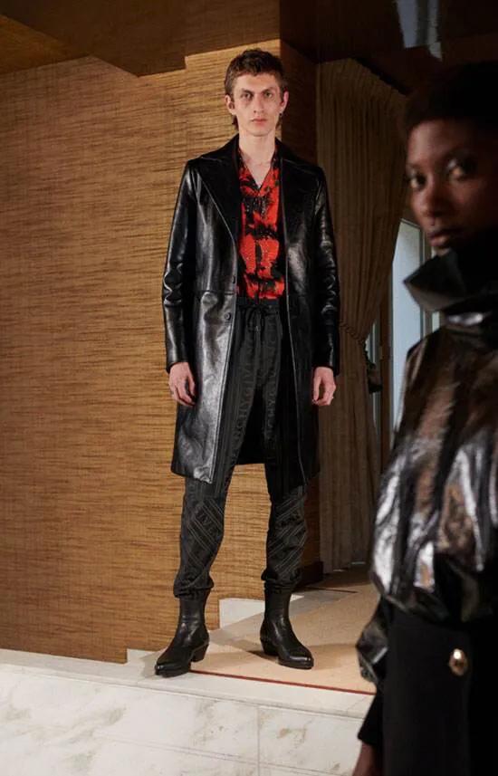 奢侈服装品牌标志(世界十大名牌服装)(8)