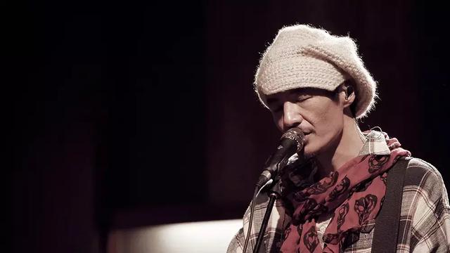 王子文节目中说自己单身（46岁生日前被爆离婚）(1)