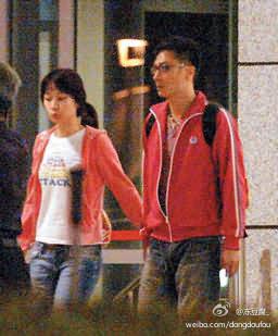 吴镇宇对老婆十分爱护（他们是娱乐圈的护妻狂魔）(5)