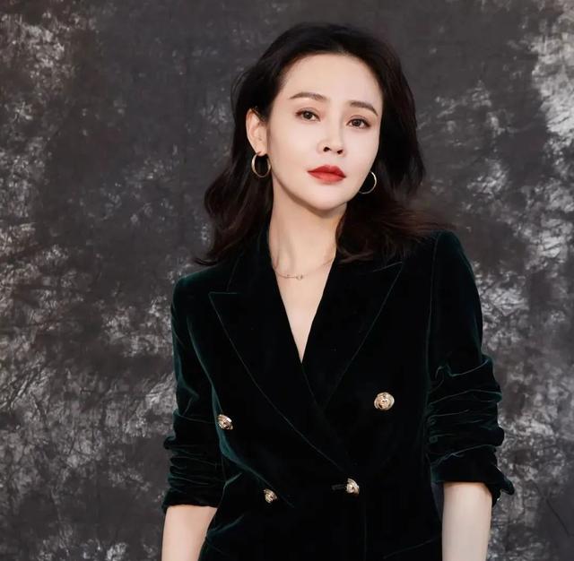 演员于明加出生日期（演员于明加出道13年零绯闻）(6)