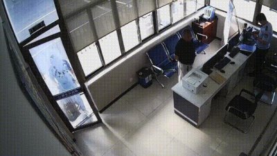 ​整理父亲遗物时有惊人发现！男子直奔派出所…