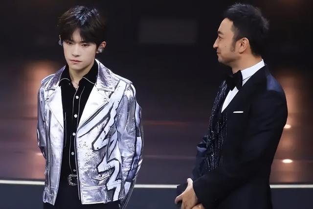 易烊千玺考编事件和他有关吗（易烊千玺考编争议出圈）(10)