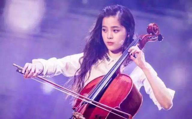 演艺圈有哪些童星出身的女明星（演艺圈势如破竹的五位00后美女小演员）(10)