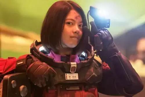 演艺圈有哪些童星出身的女明星（演艺圈势如破竹的五位00后美女小演员）(6)