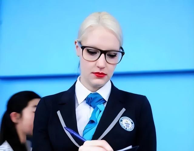 撒贝宁老婆出生日期（加拿大老婆身价千万）(9)